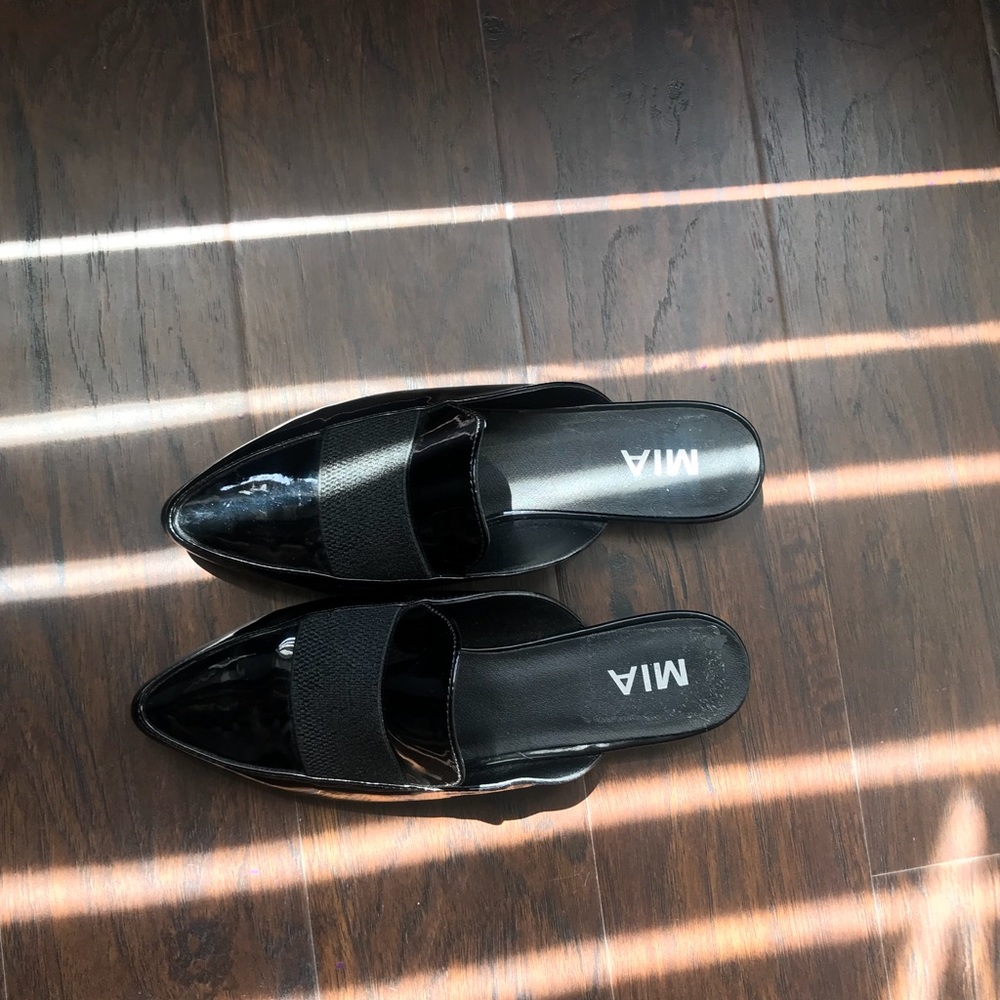 NEW MIA black shoes
